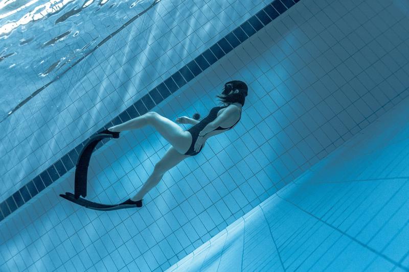 Freediver pool artistic